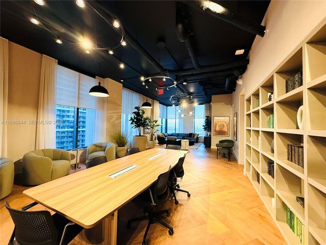 121 NE 5 St 901B, Miami, FL 33132