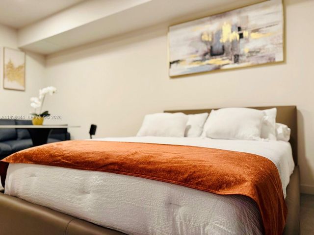 121 NE 5 St 901B, Miami, FL 33132