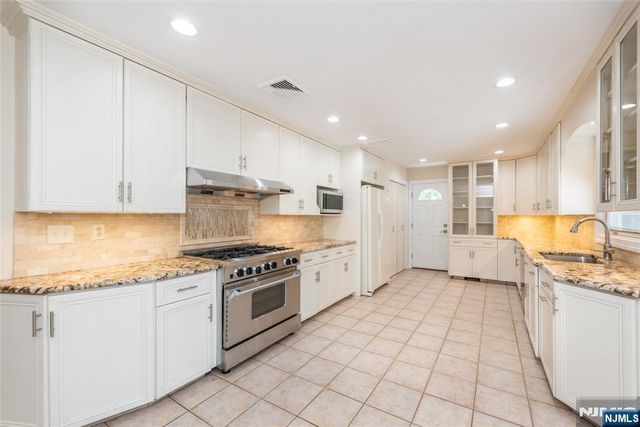 68 Mandeville Drive, Wayne, NJ 07470