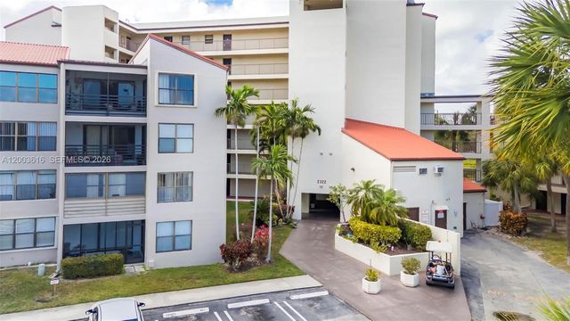 2322 S Cypress Bend Dr 311, Pompano Beach, FL 33069