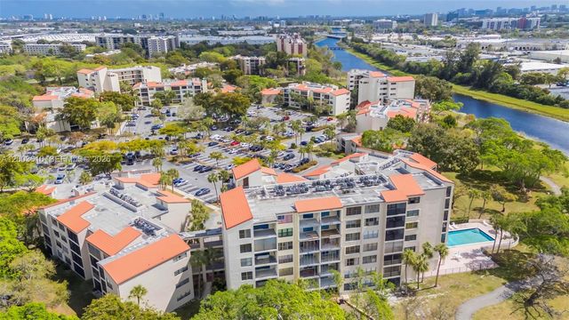 2322 S Cypress Bend Dr 311, Pompano Beach, FL 33069