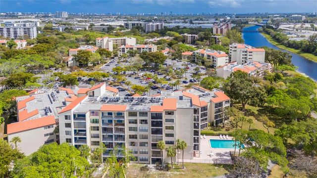 2322 S Cypress Bend Dr 311, Pompano Beach, FL 33069