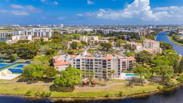 2322 S Cypress Bend Dr 311, Pompano Beach, FL 33069