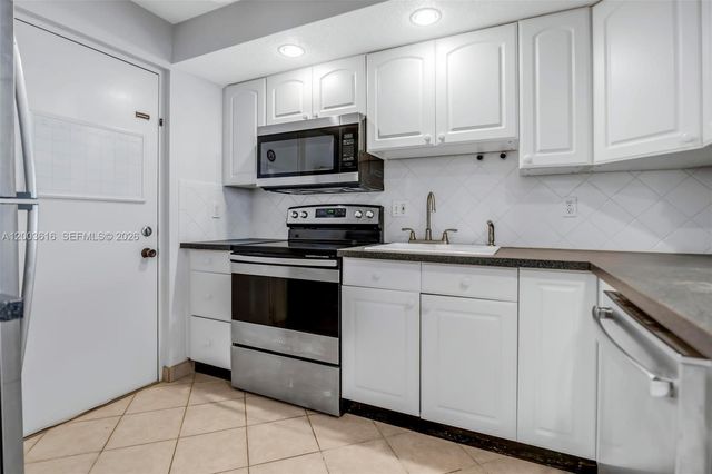 2322 S Cypress Bend Dr 311, Pompano Beach, FL 33069