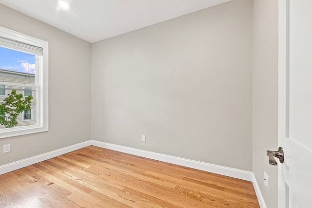 519 E 3rd 2, Boston, MA 02127