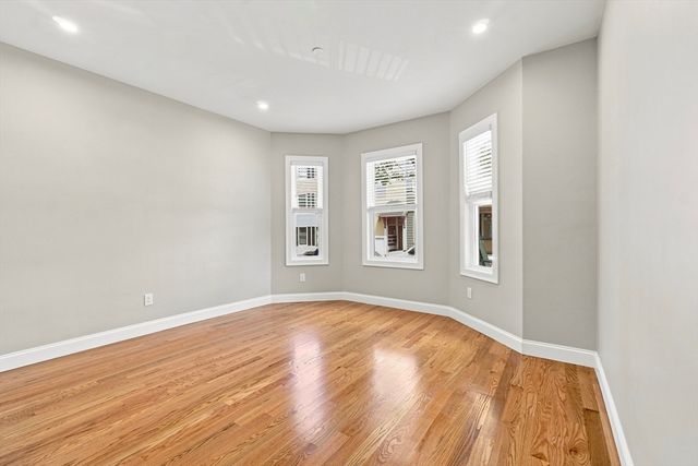519 E 3rd 2, Boston, MA 02127