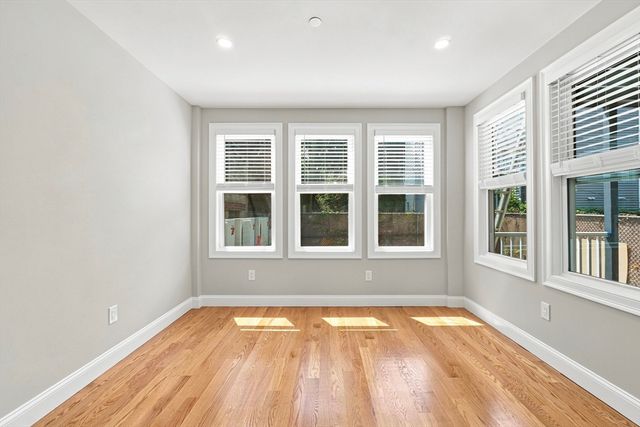 519 E 3rd 2, Boston, MA 02127