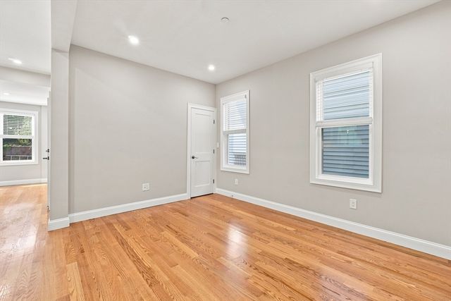 519 E 3rd 2, Boston, MA 02127