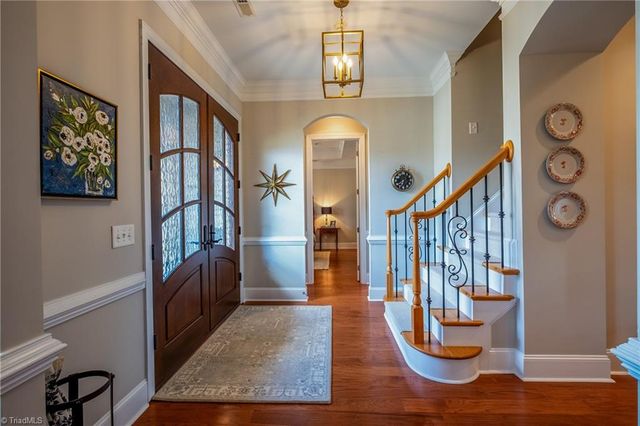 5584 Foxgate Circle, Winston-salem, NC 27106