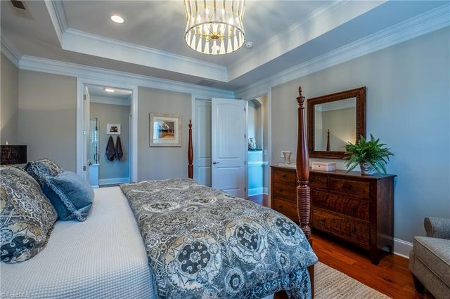 5584 Foxgate Circle, Winston-salem, NC 27106