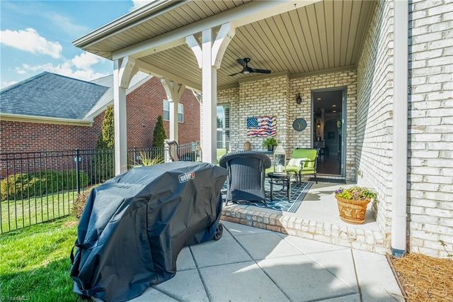 5584 Foxgate Circle, Winston-salem, NC 27106