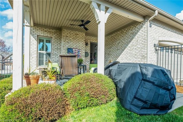 5584 Foxgate Circle, Winston-salem, NC 27106