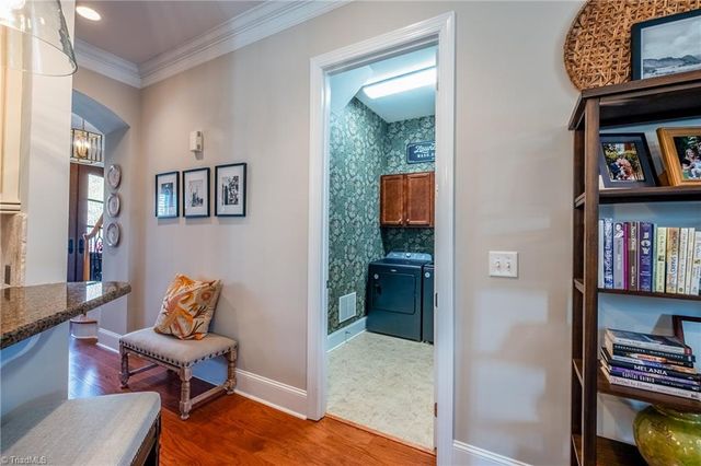 5584 Foxgate Circle, Winston-salem, NC 27106