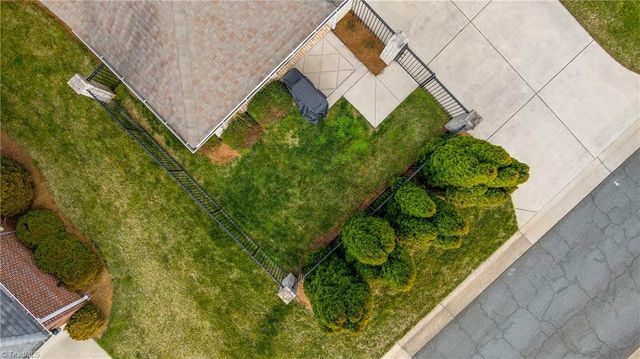5584 Foxgate Circle, Winston-salem, NC 27106