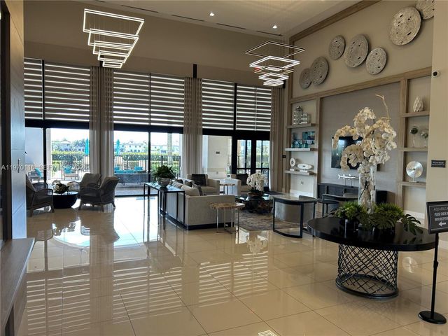 10371 W 33rd Ct, Hialeah, FL 33018