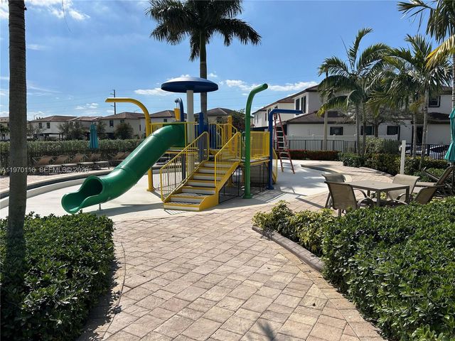 10371 W 33rd Ct, Hialeah, FL 33018