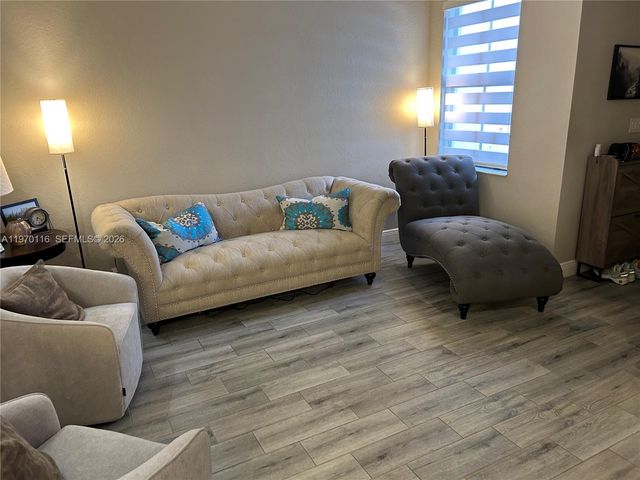 10371 W 33rd Ct, Hialeah, FL 33018