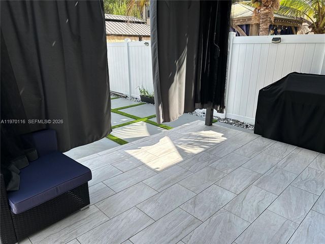 10371 W 33rd Ct, Hialeah, FL 33018