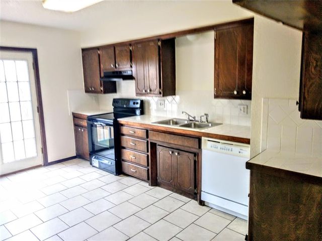 121 Stonewood Drive, Noble, OK 73068