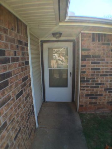 121 Stonewood Drive, Noble, OK 73068