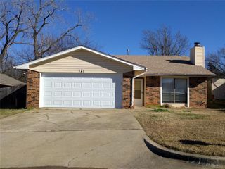 121 Stonewood Drive, Noble, OK 73068