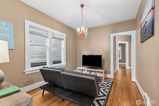 4220 Francis Avenue N, Seattle, WA 98103