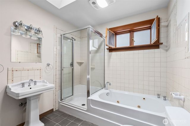 4220 Francis Avenue N, Seattle, WA 98103