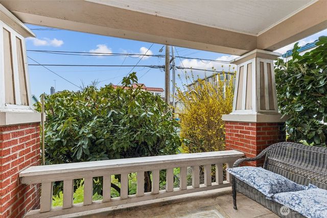 4220 Francis Avenue N, Seattle, WA 98103