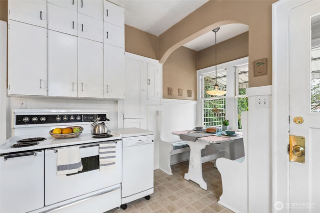 4220 Francis Avenue N, Seattle, WA 98103