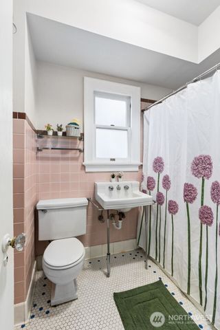 4220 Francis Avenue N, Seattle, WA 98103