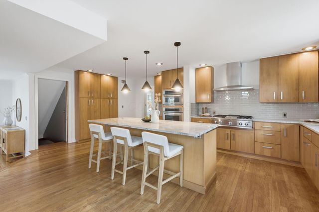 2281 Northwest Boulevard, Columbus, OH 43221