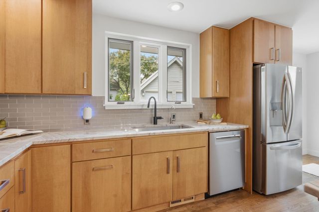2281 Northwest Boulevard, Columbus, OH 43221