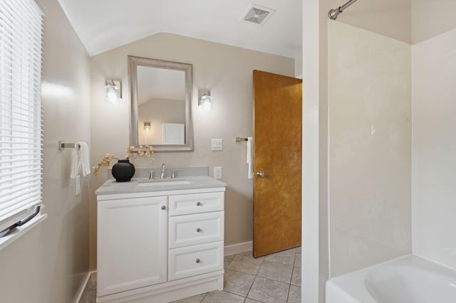 2281 Northwest Boulevard, Columbus, OH 43221