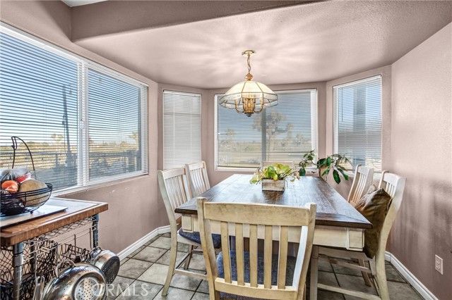 10439 Mesa, Oak Hills, CA 92344