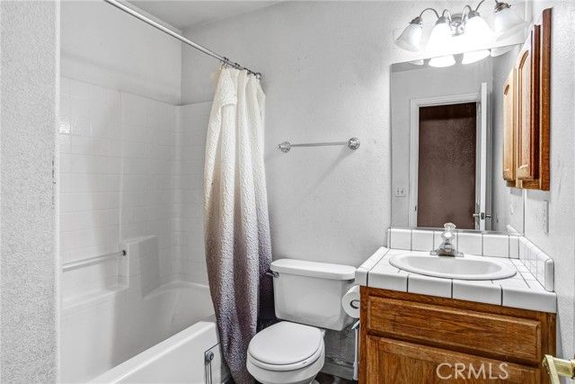 10439 Mesa, Oak Hills, CA 92344