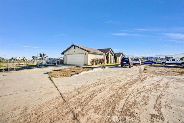 10439 Mesa, Oak Hills, CA 92344