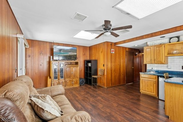 591 Harris Dr, Rahway City, NJ 07065