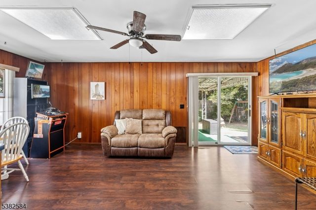 591 Harris Dr, Rahway City, NJ 07065