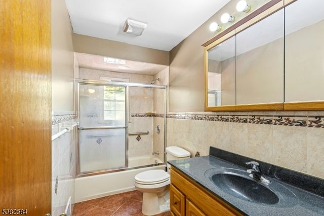 591 Harris Dr, Rahway City, NJ 07065