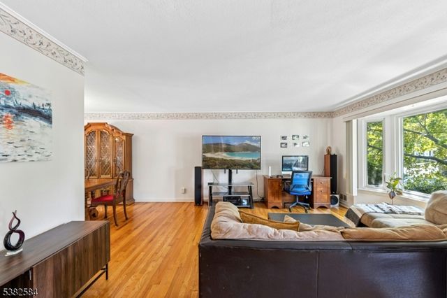 591 Harris Dr, Rahway City, NJ 07065