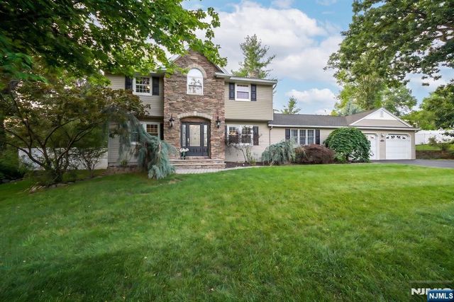 68 Fieldstone Place, Wayne, NJ 07470