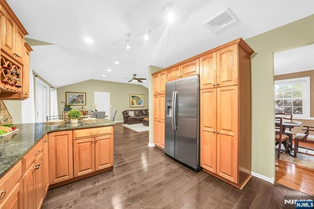 68 Fieldstone Place, Wayne, NJ 07470