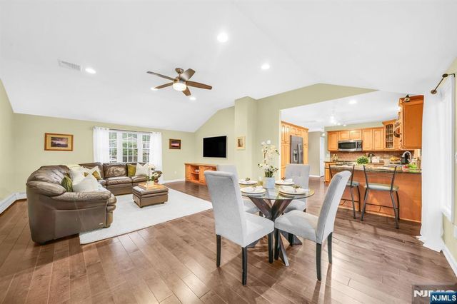 68 Fieldstone Place, Wayne, NJ 07470