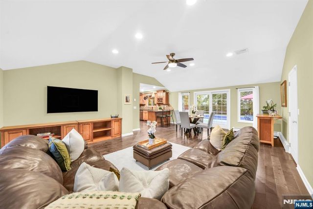 68 Fieldstone Place, Wayne, NJ 07470