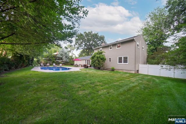 68 Fieldstone Place, Wayne, NJ 07470