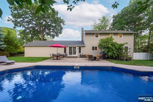 68 Fieldstone Place, Wayne, NJ 07470