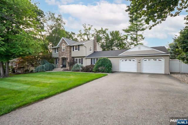 68 Fieldstone Place, Wayne, NJ 07470