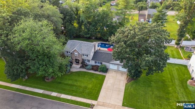 68 Fieldstone Place, Wayne, NJ 07470