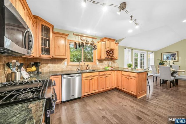 68 Fieldstone Place, Wayne, NJ 07470