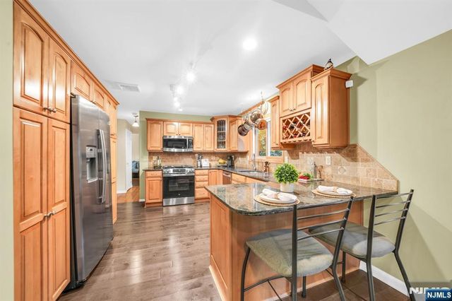 68 Fieldstone Place, Wayne, NJ 07470